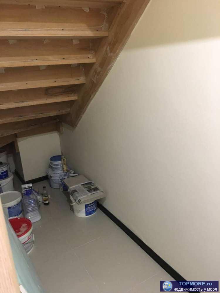 Двухуровневая квартира общей площадью более 120 кВ.м. Три спальни, две ванные комнаты, гардероб и большая... - 2