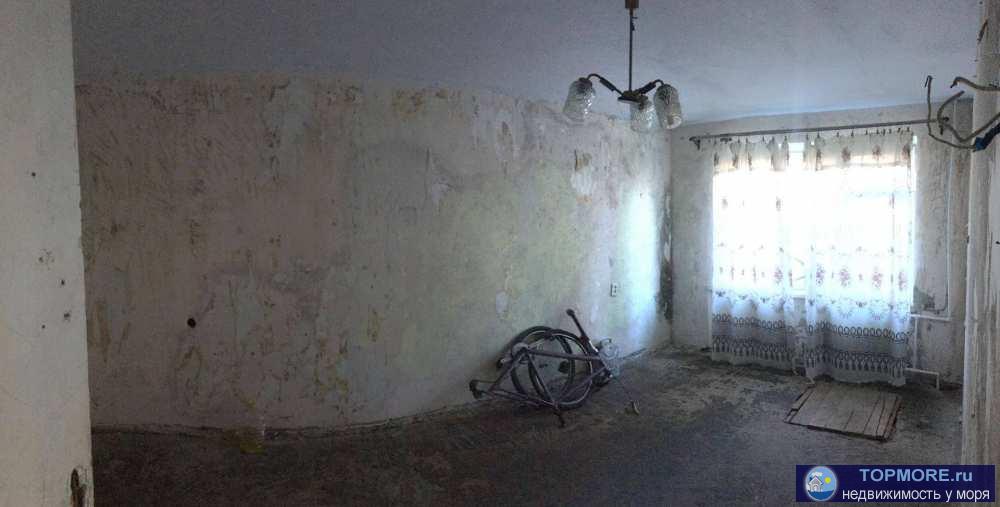 Продаю. Срочно. Трёх комнатная квартира.ул. Гринченко, д 381 этаж, высокий цоколь. Площадь: 60,2Требует ремонта.  - 2