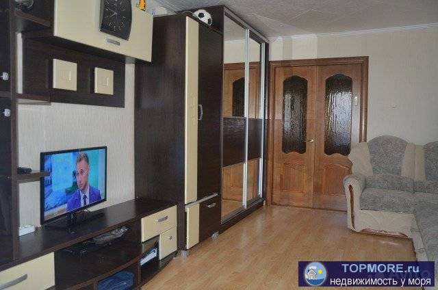 Продам трёх комнатную квартиру 62 м/кв 5 этаж пяти этажного дома по ул.Островского. Мебель остается частично.... - 1