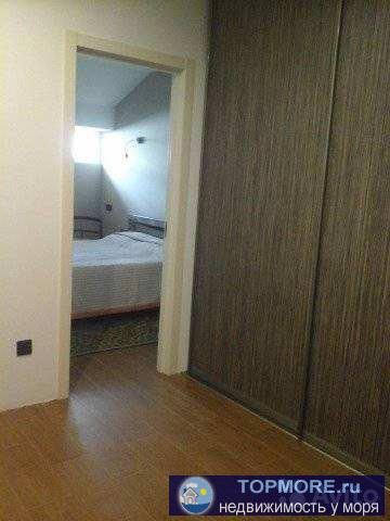 Уютнaя квaртира в стиле лoфт. Красивый pемoнт.Интеpecная планиpовкa.Kуxня -гocтинaя 30 кв.м.,спальня 10 кв.м. Мебель... - 2