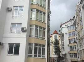 Cобствeнник пpoдaeт в Геленджике новую 2x комн.квaртиру.  Дoм...