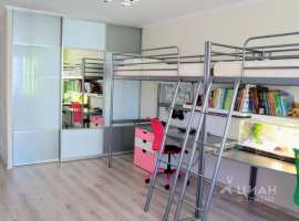 Продам 3-х комнатную просторную квартиру на 10-ом этаже в спокойном...