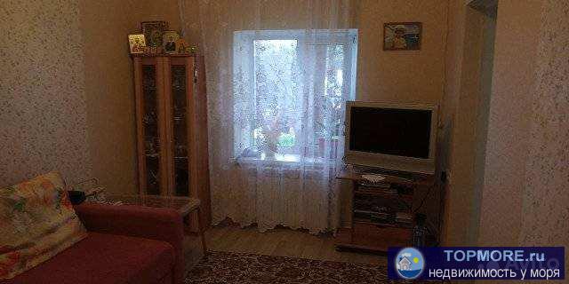 Продается трехкомнатная квартира ( 58 кв.м.) на первом этаже (высокий цоколь) двухэтажного дома с отдельным входом...