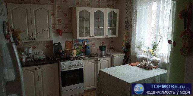 Продается трехкомнатная квартира ( 58 кв.м.) на первом этаже (высокий цоколь) двухэтажного дома с отдельным входом... - 1