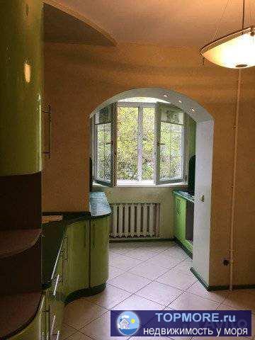 двухкомнатная квартира 54кв.М.  - Совмещенная лоджия с кухней    - Частично ремонт    - В элитном районе Толстый мыс... - 1