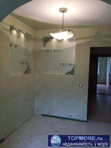 двухкомнатная квартира 54кв.М.  - Совмещенная лоджия с кухней    - Частично ремонт    - В элитном районе Толстый мыс... - 2