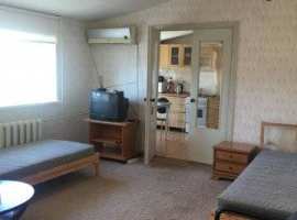 Большой зал 35 метров - можно разделить на две комнаты, получится...