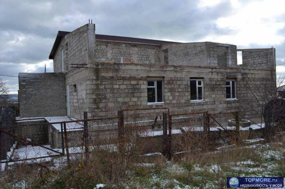 Продается недостроенный дом в центре мкр. Голубая бухта. Цокольный этаж - гаражное и кладовое помещение; 2 этажа -... - 2