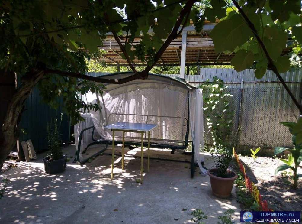 В снт Пищевик на берегу речки дом на земельном участке 7 соток. Есть еще гостевой домик, баня. участок 3х уровневый....