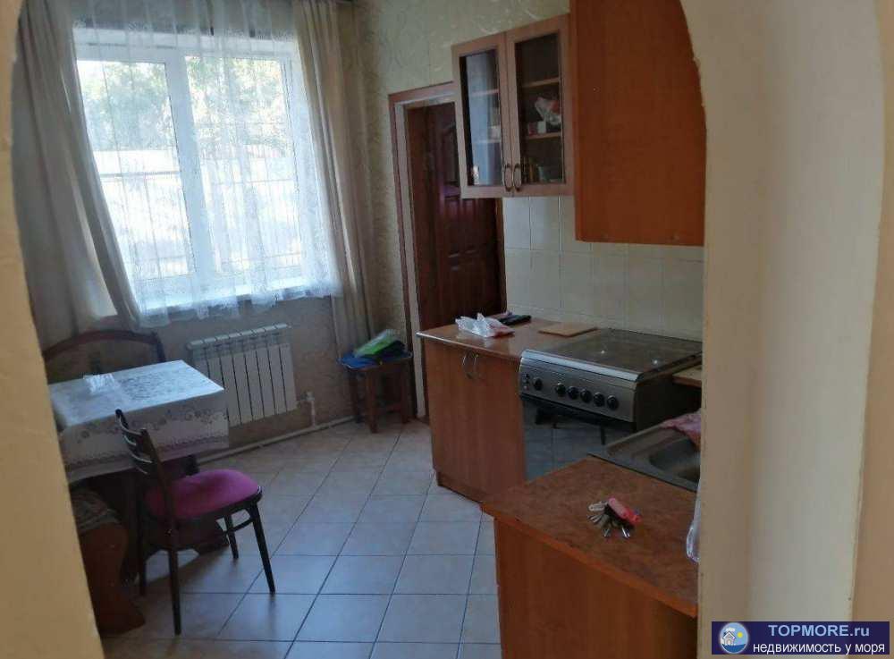 Дом с частичным ремонтом. Вблизи комплекс магазинов,аптека, почта, детский сад, спорт площадка, тренажёры - 1