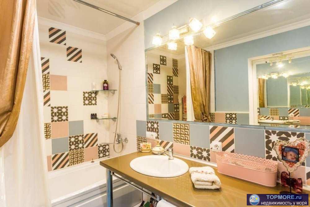 Продаётся трёх этажный коттедж, в цоколе еще 100м2 (подвал, котельная, хоз блок, автополив итд.) В доме 8 спален, 4...