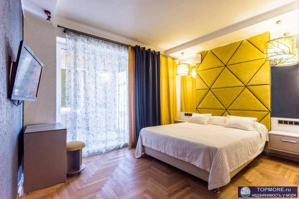 Продаётся трёх этажный коттедж, в цоколе еще 100м2 (подвал, котельная, хоз блок, автополив итд.) В доме 8 спален, 4... - 2