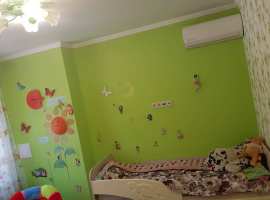 Продается уютный и добротный дом  площадью 250 кв.м. на участке 8...