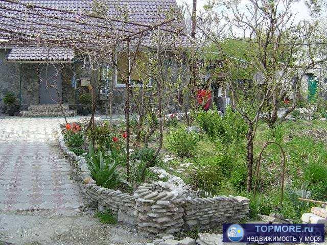 Продается дом на земельном участке 20 соток. Участок угловой, ровный, очень большой, удобно расположен, соседи только...