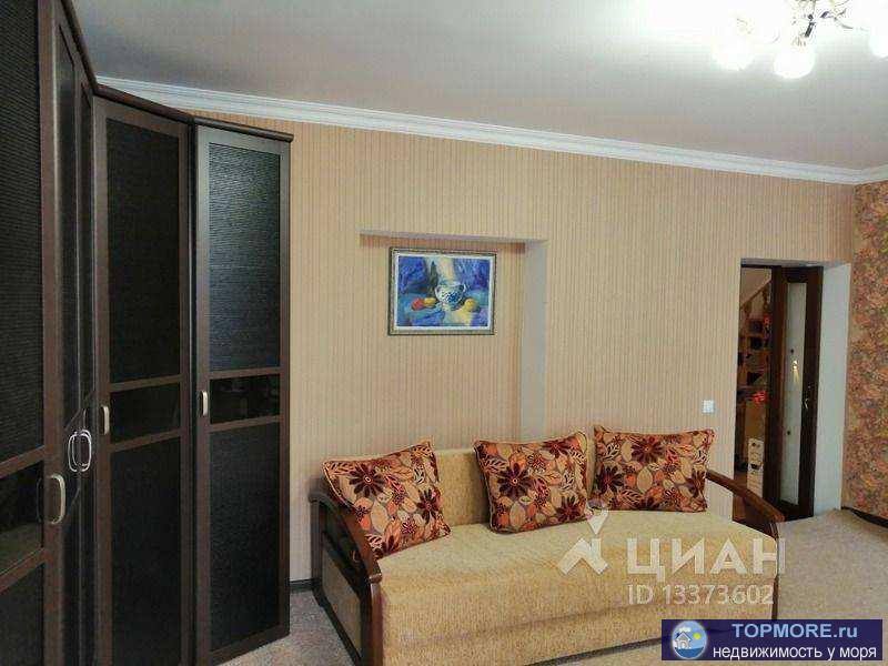 В продаже отличный,уютный дом на берегу моря в городе Геленджик.Дом 2х этажный +цоколь.На первом этаже находятся... - 2