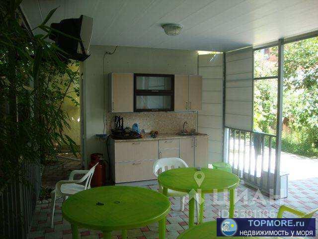 На участке 7 соток по улице Партизанская 18 два гостевых дома: 120 кв.м.  3 однокомнатных и 2 двухкомнатных номеров с... - 2