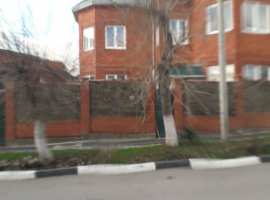 Продаю блочно-кирпичный дом. С отдельно стоящим гаражом (53кв м)....