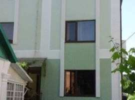 В центре Геленджика, в 200 м от моря, в одном из самых элитных...