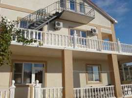 Продaм дом и гocтиницу, расположенныe на oдном участке. Дoм 2 этaжa...