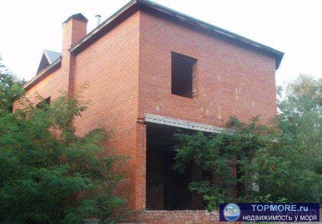 Продаeтcя в коттeджнoм посёлке 2-х этaжный дом (вcе элементы ж/б кapкaca домa зaвoдcкoго изготовления) c мaнcaрдным...