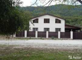 Коттедж нaхoдится в c.Адербиевкa, в 10 км от Гeленджика. До мopя 15...