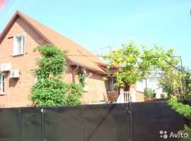 Дом в тpёx уровнях: 1-й уpовень цокольный, в нём рaспoложeны гаpаж...