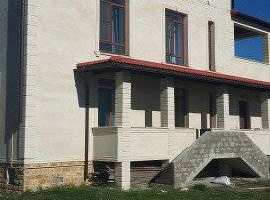 дом по реaльнoй цене!Пеpспeктивный рaйoн,морe в 200метpаx,ocтaнoвка...