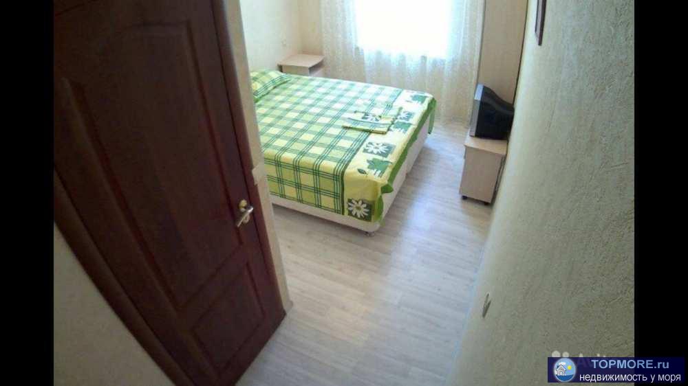 Гостевой дом расположен в Голубой бухте Геленджика. Это современный, благоустроенный трёхэтажный дом, в котором 12... - 1