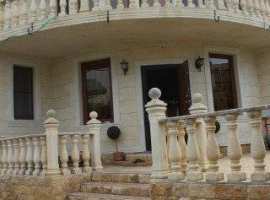 Продается дом в г. Геленджик. Дом благоустроен, готов к проживанию....