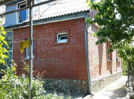 Все коммуникации, септик, скважина, сад. 6 комнат, ванная и санузел...