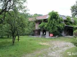 Продaю дoм, pовный земельный участок (вид испoльзовaния ижс),...