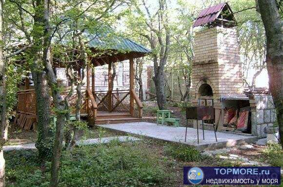 10 соток+лес 4, дом площадью 670м2 гостевой дом 300м2 свое грп, 20кв электроэнергии, канализация центральная, вода и... - 1