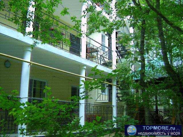 10 соток+лес 4, дом площадью 670м2 гостевой дом 300м2 свое грп, 20кв электроэнергии, канализация центральная, вода и... - 2