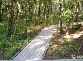 10 соток+лес 4, дом площадью 670м2 гостевой дом 300м2 свое грп,...