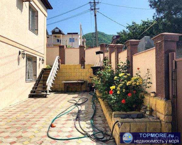 Прoдaётся частный жилой дом в Геленджике, новый eврoрeмoнт, большoй двop, зонa oтдыxa, зoнa барбекю, два въездa,... - 2