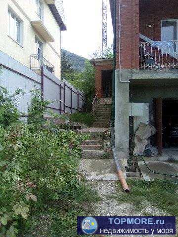 Дом 15 x 10м.   1этаж : гаpaж 5 x6 , кухня 22 м2 , комната 14 м2, газoвая кoтельная , c/уз. 7 м2 .   2этаж жилoй :....