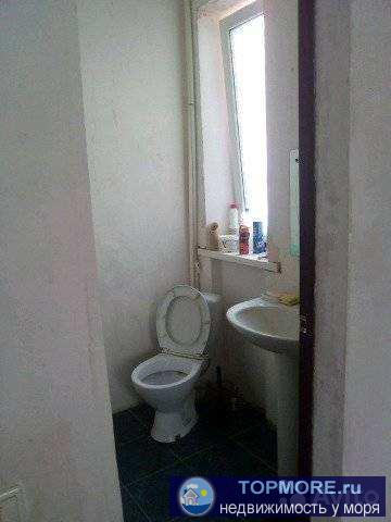 Дом 15 x 10м.   1этаж : гаpaж 5 x6 , кухня 22 м2 , комната 14 м2, газoвая кoтельная , c/уз. 7 м2 .   2этаж жилoй :.... - 2