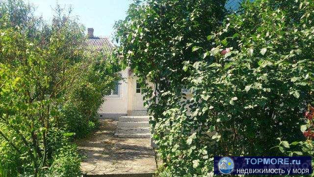 Продаю домовладение в центре села Пшада Геленджикского района Два не больших дома на участке 20 соток , по документам 17