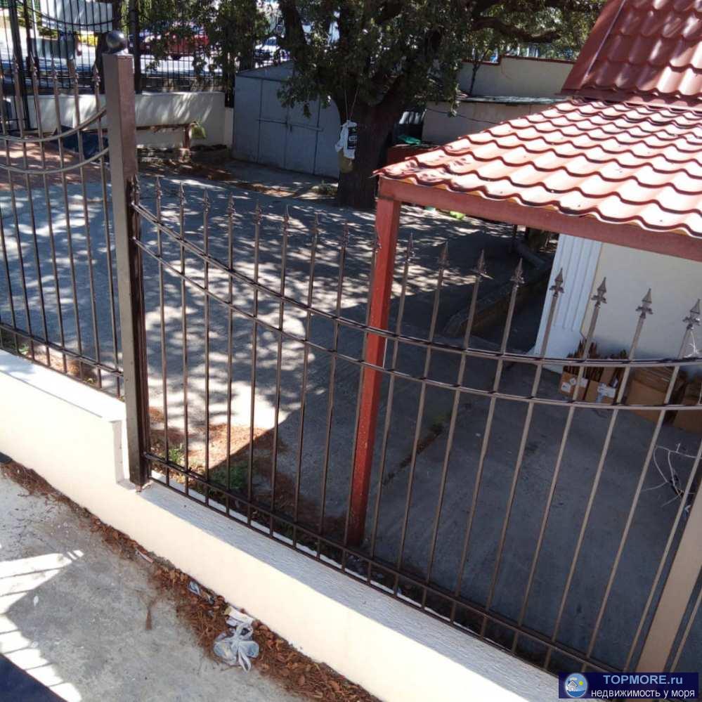 Участок в хорошем центральном месте. Домик в подарок