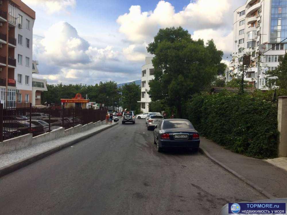 Земельный участок в самом сердце Геленджика , расположенный рядом с жк Акватория.Фасад 28 метров , рядом вся...