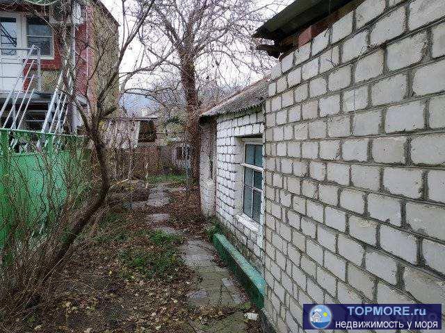 Продается участок с частью ветхого домовладения. Площадь участка 6 соток, находится в центре города Геленджика, в 5... - 2