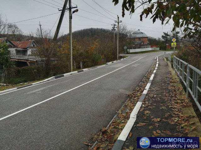 Продаю угловой ровный участок 11 соток в с. Адербиевка. Газ, свет на участке, вода- колодец, канализация- септик. На... - 2