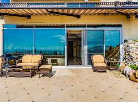 Продается таун хаус в закрытом жилом комплексе клубного типа....