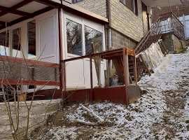 Продам уютный 3-х этажный дом  75кв.м с ремонтом и мебелью, 1 этаж...