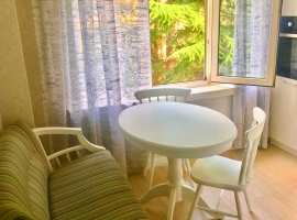 Продаю полноценную трехкомнатную квартиру в самом центре Сочи. Две...