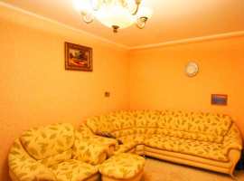 Продам просторную полноценную трехкомнатную квартиру в самом центре...