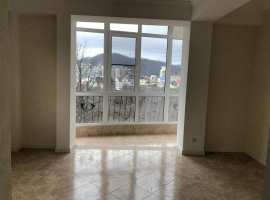 Прекрасная светлая студия с хорошим ремонтом в спальном районе...