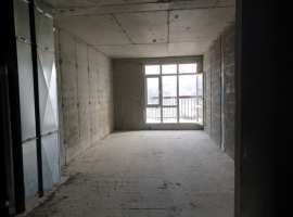 Продается квартира в большом многоквартирном комплексе, состоящем...