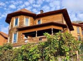 В коттеджном поселке выставлен на продажу дом площадью 270 кв.м. на...