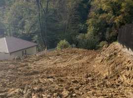 10 соток- по документам (фактически 15). Все коммуникации - по...